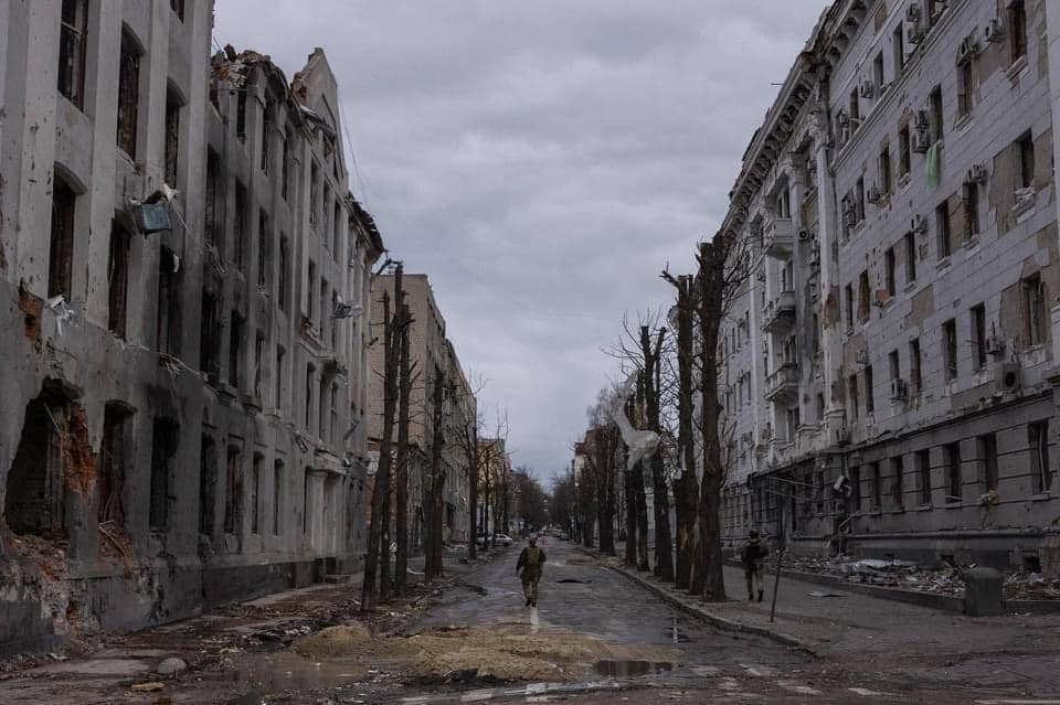 Разрушенная улица в Мариуполе. Фото: министерство обороны Украины. 