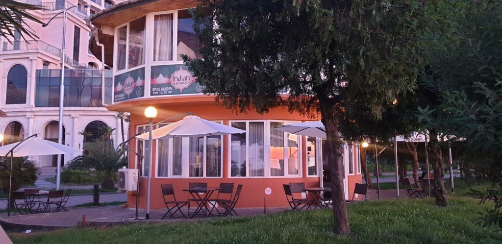 Вкусно поесть в Грузии: ресторан Spice Garden Batumi. Особая еда и атмосфера в старом городе в Тбилиси. Путеводитель для туристов