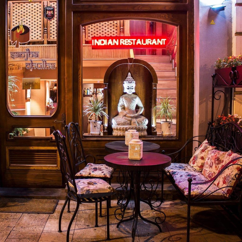 Best places to eat in Georgia: Sanjha Chulha restaurant. Unique food and warm atmosphere in the heart of old Tbilisi. Guide for tourists