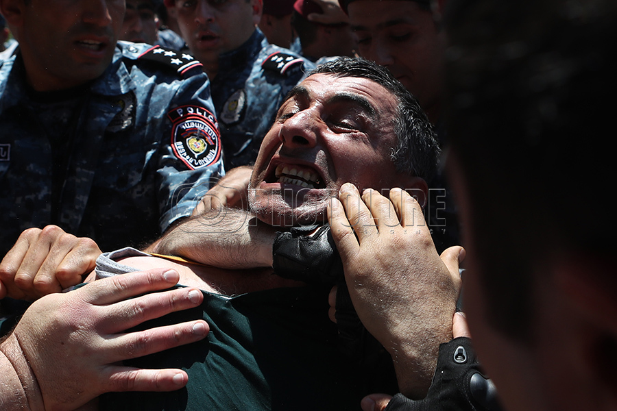 Violent clashes with police in Yerevan