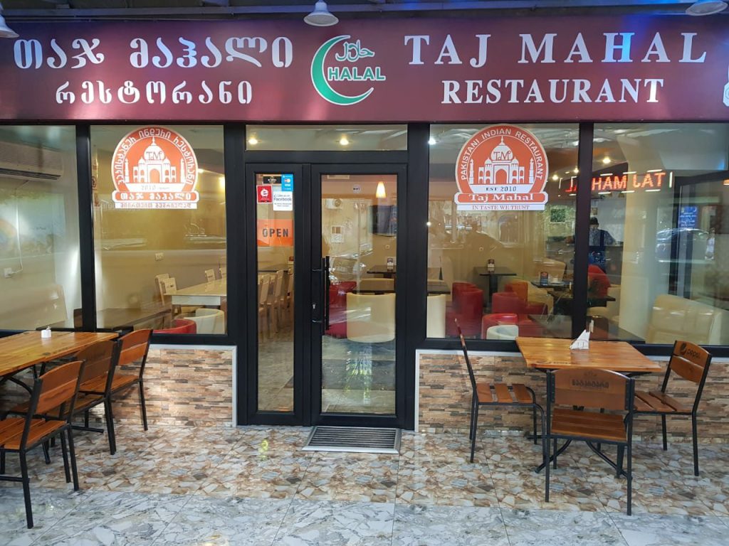 Best places to eat in Georgia: Taj Mahal restaurant. Unique food and warm atmosphere in the heart of old Tbilisi. Guide for tourists
