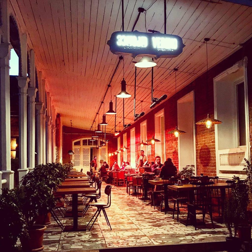 Best places to eat in Georgia: Veriko Restaurant. Unique food and warm atmosphere in the heart of old Tbilisi. Guide for tourists