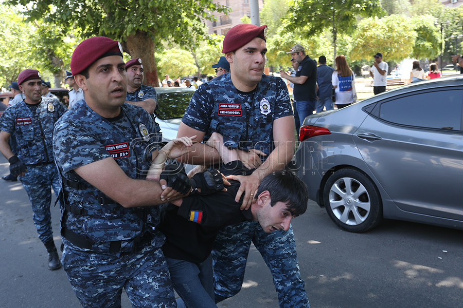 Violent clashes with police in Yerevan