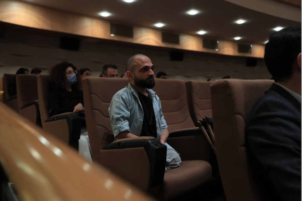 Мурад Мамедов в киноцентре «Низами». Фото: Meydan TV Каково быть человеком с ограниченными возможностями в Азербайджане 
