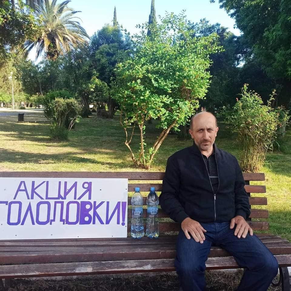 Abkhaz activist demands to reduce the price of gasoline