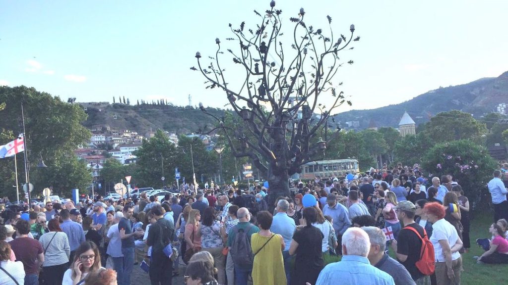 Митинг в поддержку европейского курса Грузии на площади Европы в Тбилиси. Фото:  Лука Чангелия / JAMnews
