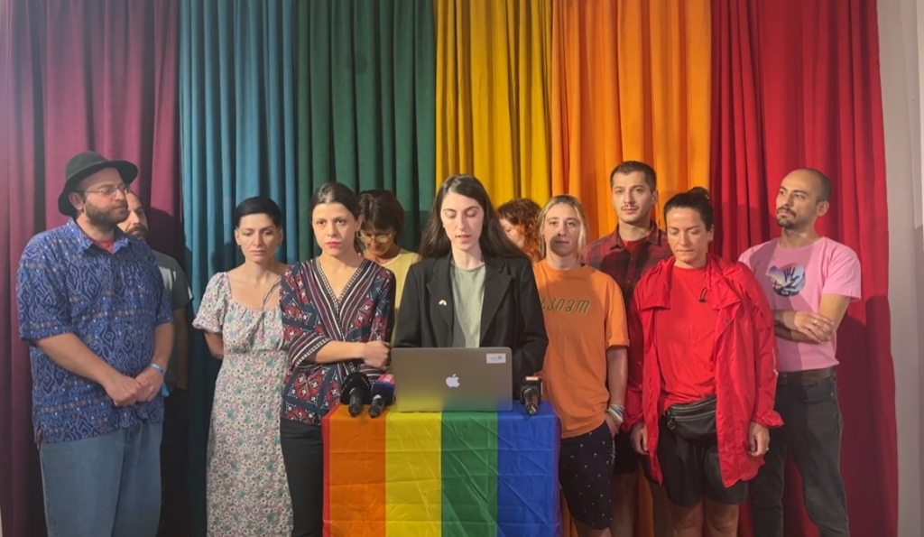 Организация Tbilisi Pride провела специальный брифинг по случаю запланированной Недели достоинства и попросила власти Грузии обеспечить безопасность каждого участника. 