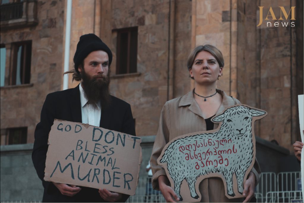 Протест против религиозных жертвоприношений в Тбилиси