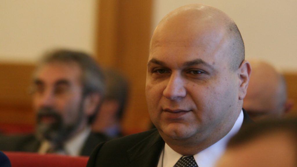 Александр Мирелли раньше носил фамилию Мирилашвили. Грузин помощник президента Абхазии