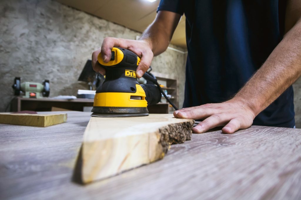 How the EU and CENN helps social entrepreneurs - A photo story about a young entrepreneur giving new life to scrap wood in Akhmeta with the help of CENN.