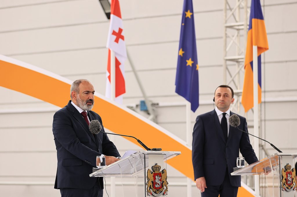 Пашинян и Гарибашвили на официальной церемонии открытия моста
