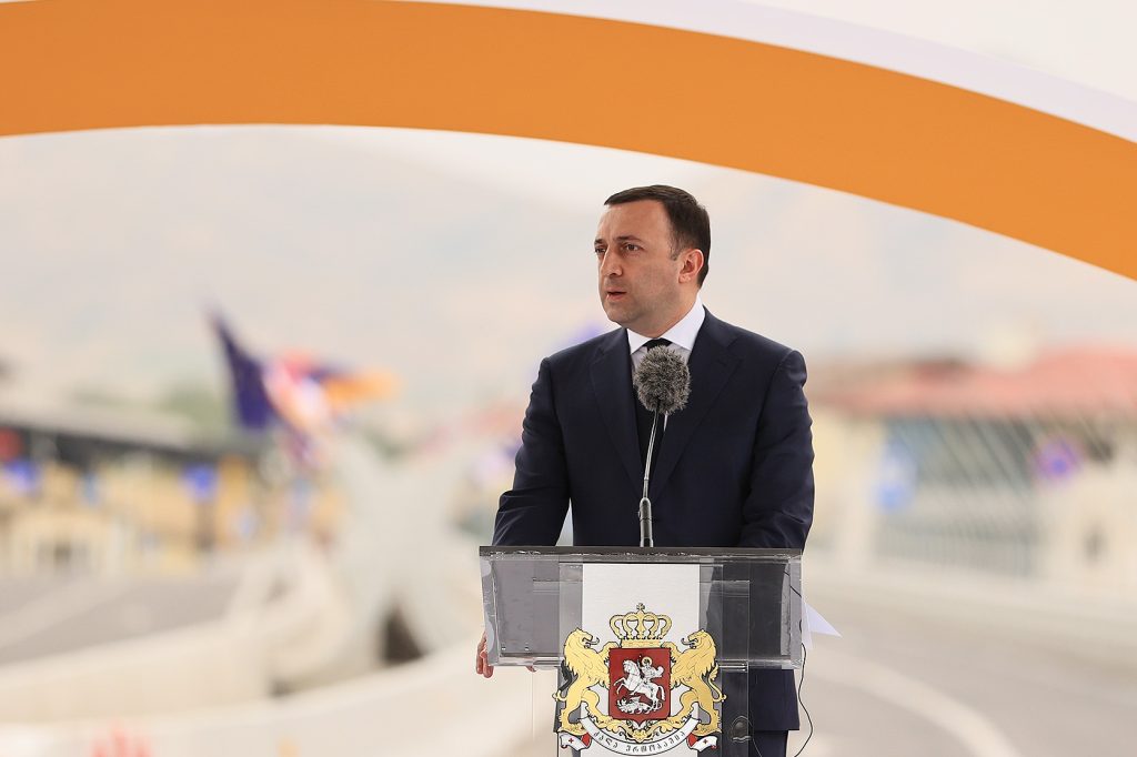 Гарибашвили во время выступления на церемонии открытия моста