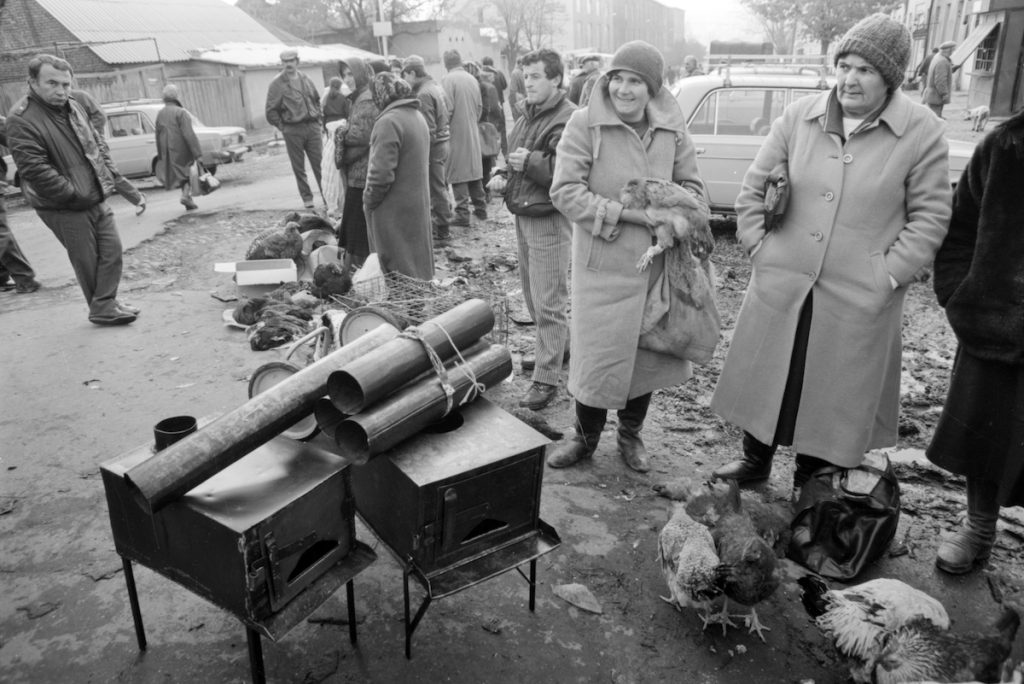 Stoves at a spontaneous market on the streets of Tbilisi. 1993 Photo: Sergo Edisherashvili, National Archives of Georgia