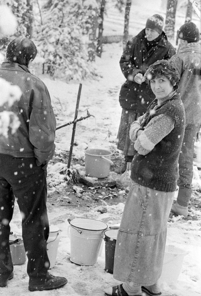 Queue for water in Tbilisi, 1993. Photo: Irakli Gedenidze, National Archives of Georgia