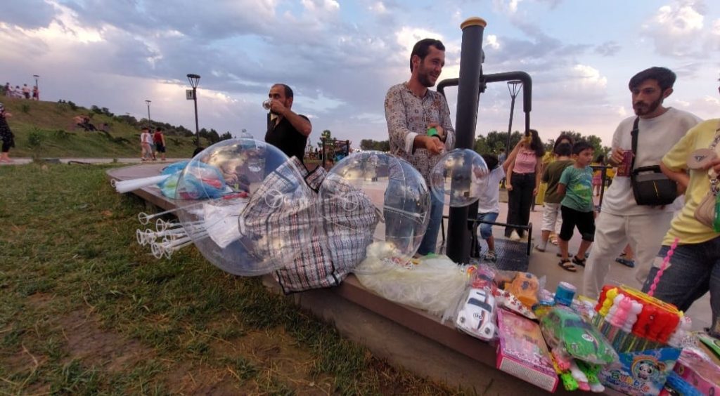 Bakıda küçə ticarətçiləri