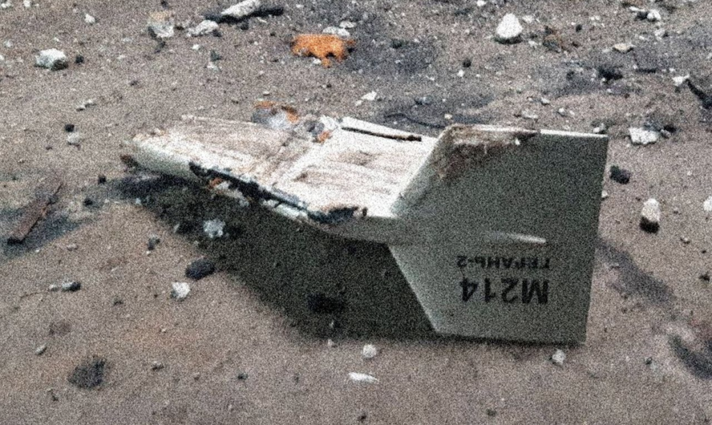 Обломки дрона-камикадзе «Герань-2», который украинские власти считают аппаратом иранского производства Shahed-136