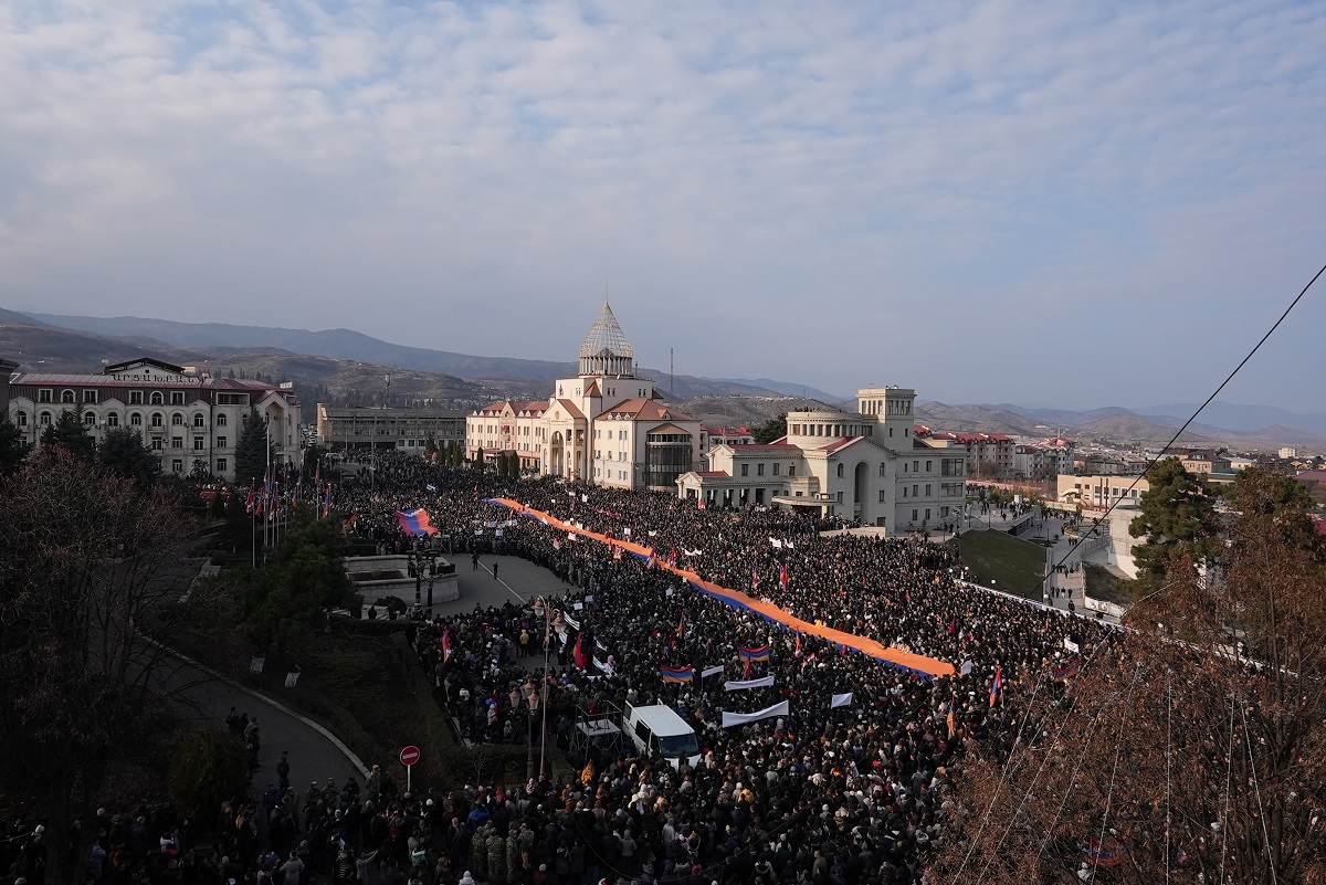 Митинг единения на площади Возрождения в НК