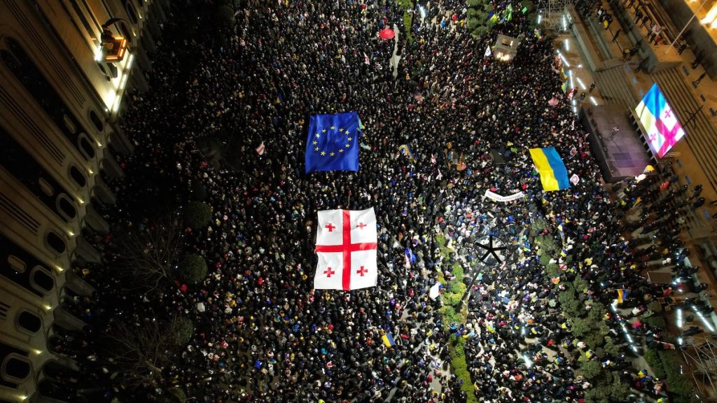 Шествиями и масштабными акциями протеста отметили в Тбилиси трагическую дату 24 февраля - ровно год с начала военного вторжения России в Украину. Фото JAMnews / Давид Пипиа