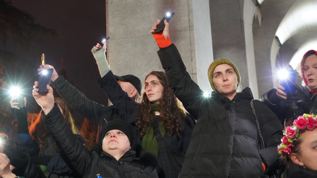 Шествиями и масштабными акциями протеста отметили в Тбилиси трагическую дату 24 февраля - ровно год с начала военного вторжения России в Украину. Фото JAMnews / Давид Пипиа