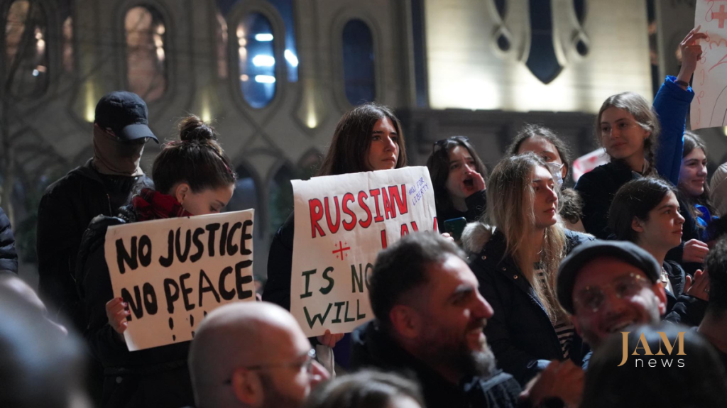 Нет российскому закону - протест продолжается