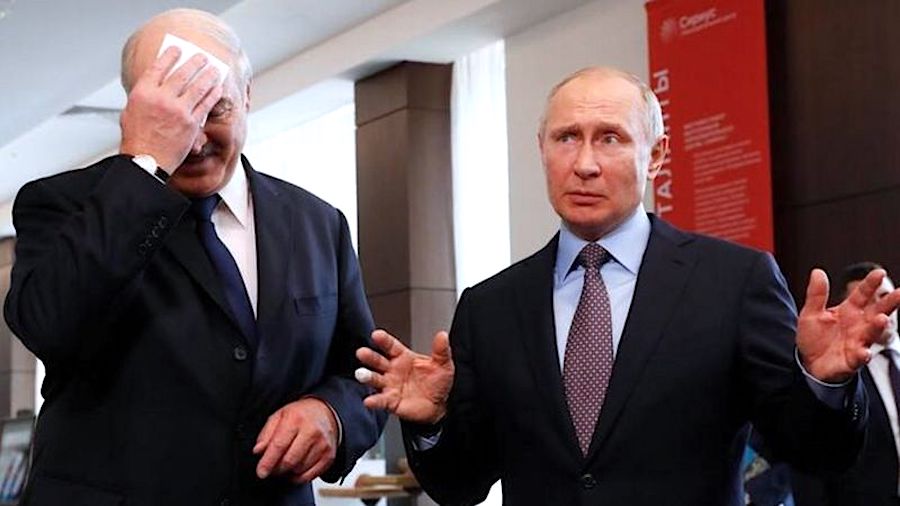 Президенты Беларуси и России Александр Лукашенко и Владимир Путин в Сочи в 2019 году& Фото BBC