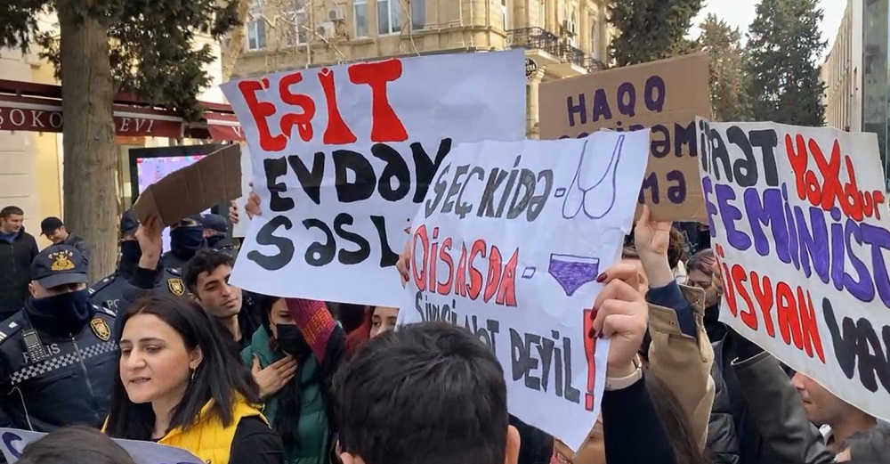 В Баку прошло традиционное шествие феминисток