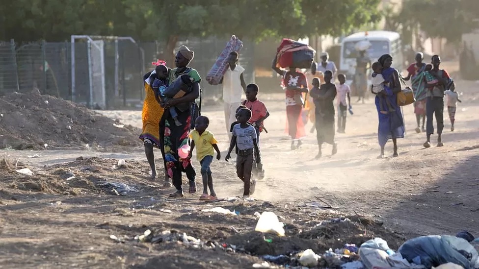 Люди бегут из Хартума и находящихся рядом районов. Что происходит в Судане