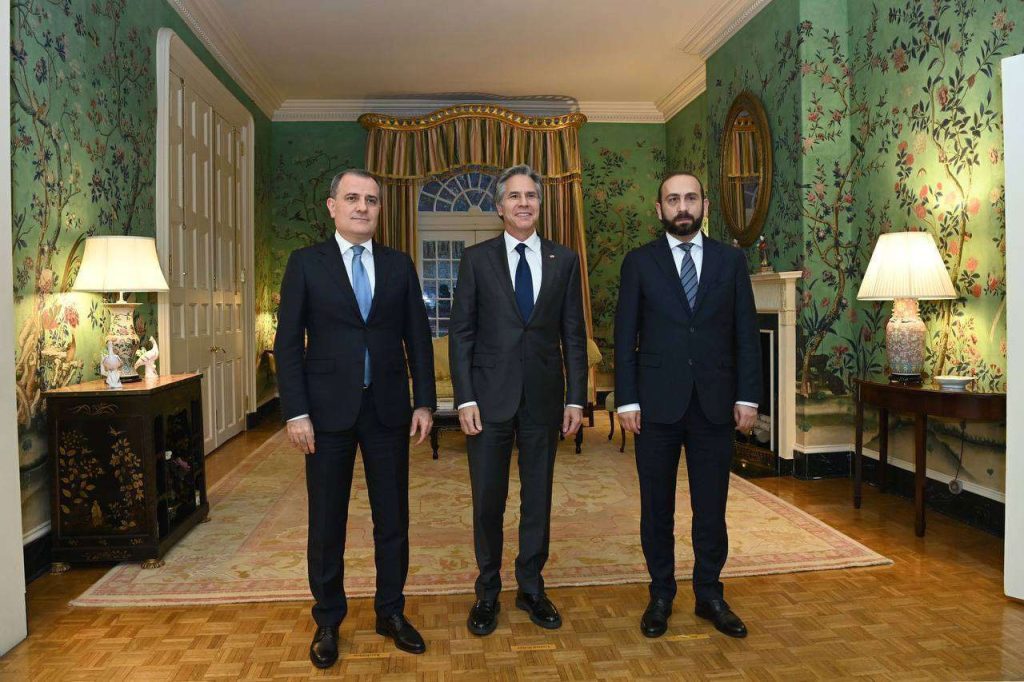 Foreign Ministers of Armenia and Azerbaijan in Washington, during talks mediated by US Secretary of State Blinken