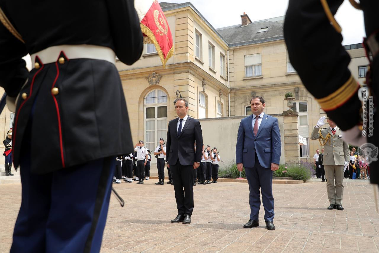 Visit of the Minister of Defense of Armenia to France