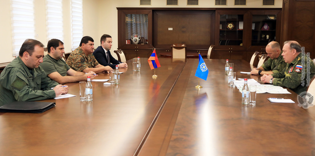 Instead of military assistance, the CSTO sent a mission to Armenia to study "the situation in certain areas on the border between Armenia and Azerbaijan." In the photo - the meeting of the members of the mission with the Minister of Defense of Armenia following the results of the work. Photo from the CSTO website