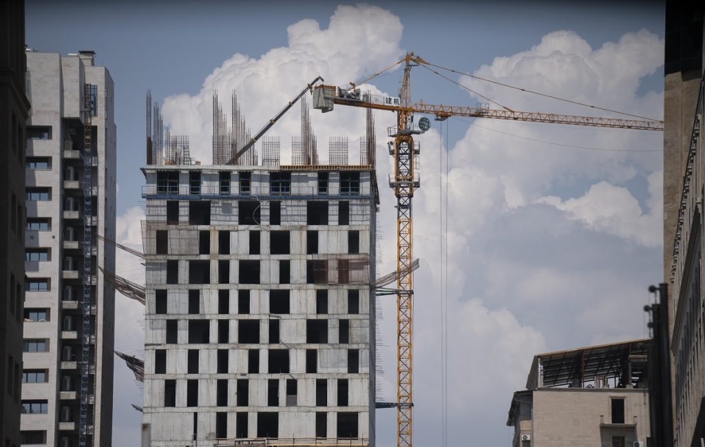 Residential buildings are being built in large numbers in Yerevan. Photo JAMnews