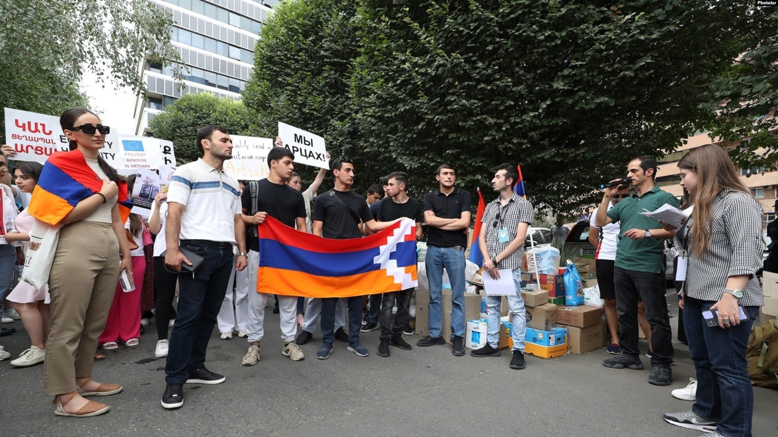 Акции в Ереване в поддержку армян НК