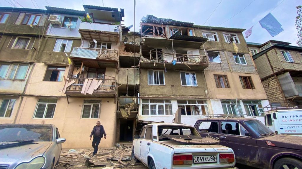 Разрушения вследствие обстрелов азербайджанских ВС. Фото Сирануш Саргсян, НК. Указания Кремля как освещать события в НК