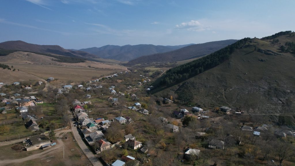 Ադրբեջանական գյուղ Դմանիսիի մունիցիպալիտետում. Լուսանկարը՝ Դավիթ Պիպիայի/JAMnews
