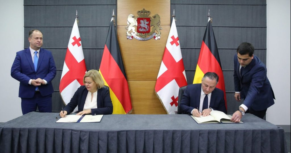 Министры внутренних дел Германии и Грузии Нэнси Фезер и Вахтанг Гомелаури