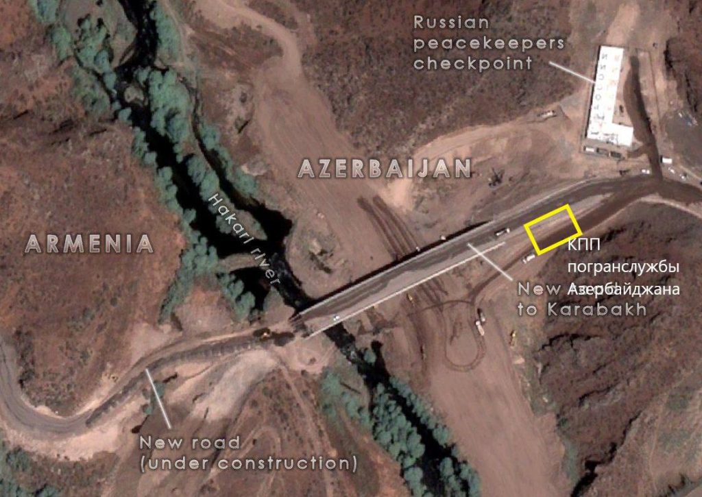 Место установленного со стороны Азербайджана КПП на входе на Лачинскую дорогу. Вид со спутника