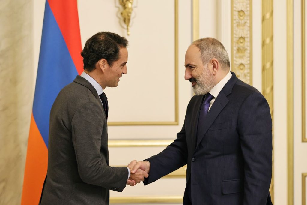 Хавьер Коломина в Ереване, встреча с премьер-министром