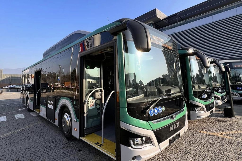 Новые автобусы транспортного парка Еревана