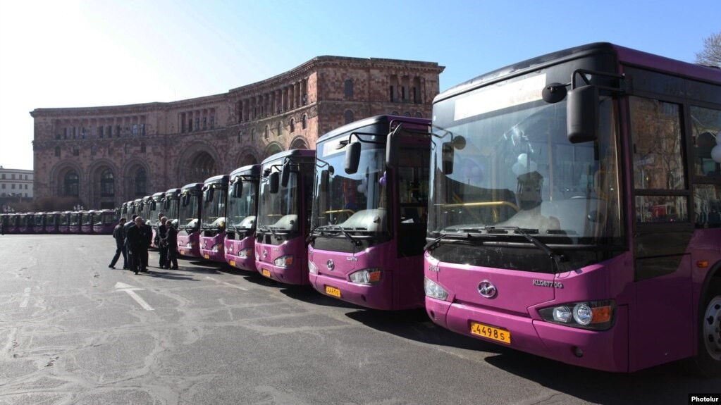 Автобусы, предоставленные правительством Китая