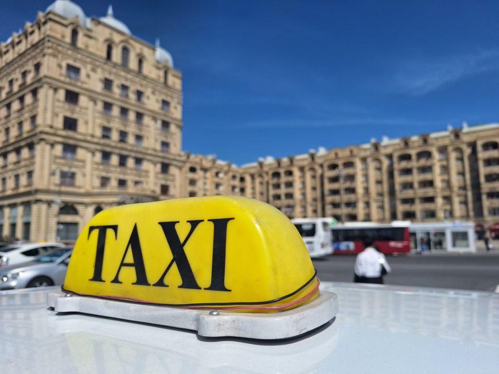 Taxi drivers in Baku are unhappy with the new decision made by the cabinet. Photo: Fatima Movlamli/JAMnews Azerbaijan new taxi rules