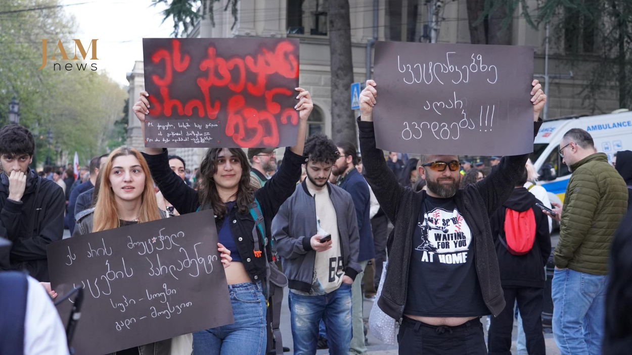 Протест против закона "об иноагентах" в Тбилиси.Фото: Дато Фифиа