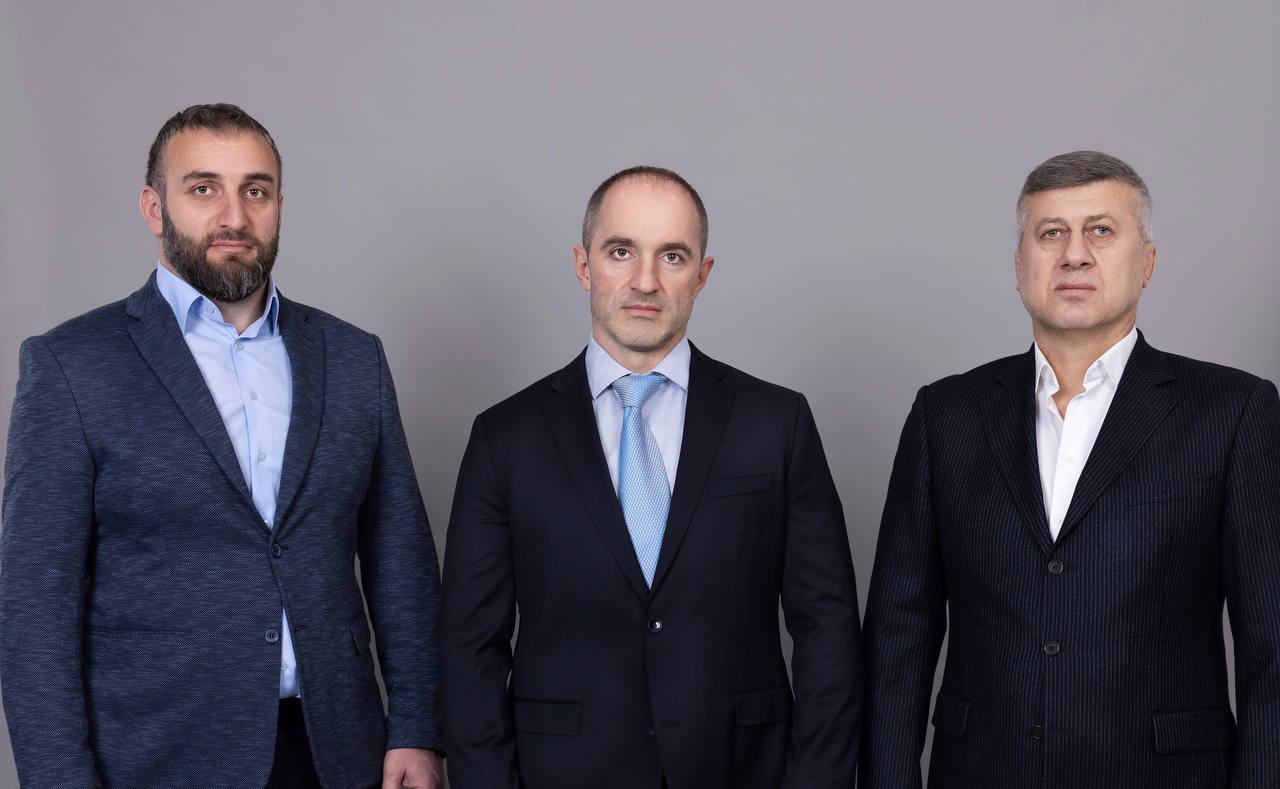 From left to right: Ir-Toh Dudaev (Chairman of the "Patriots of Alania" party), Sergey Kharebov, Dzhambolat Tedeev