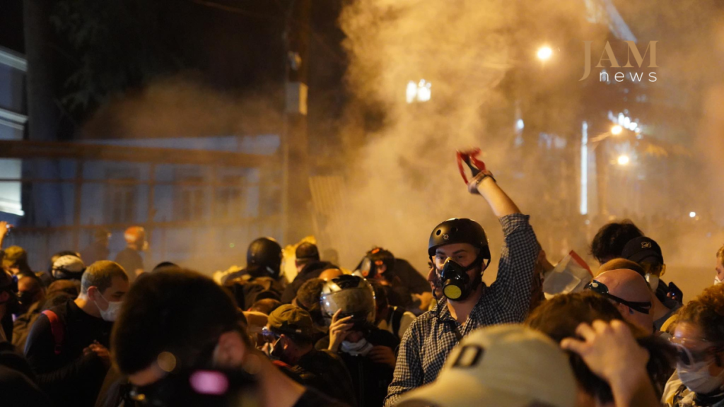 Разгон протестов против закона об иноагентах в Тбилиси 1-2 мая. 1 мая. Фото: Давид Пипиа/JAMnews
