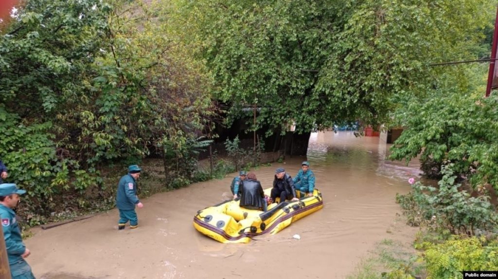 Rescuers are evacuating residents using rubber boats. Flood in Northern Armenia, 2024