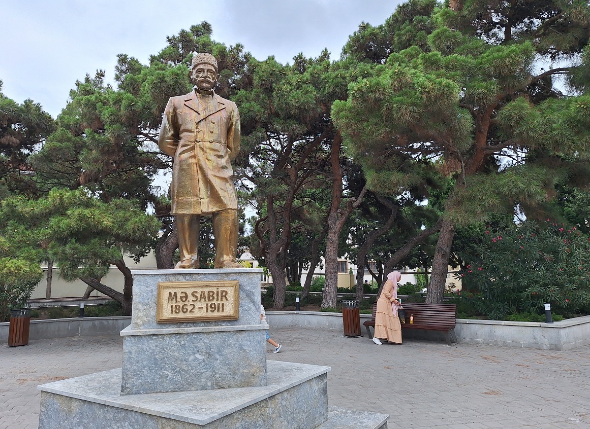 Here is a monument to the satirical poet Mirza Alakbar Sabir in front of the school where he taught. This statue was created by sculptor Yakov Keilikhis in 1922. Balakhani settlement photos