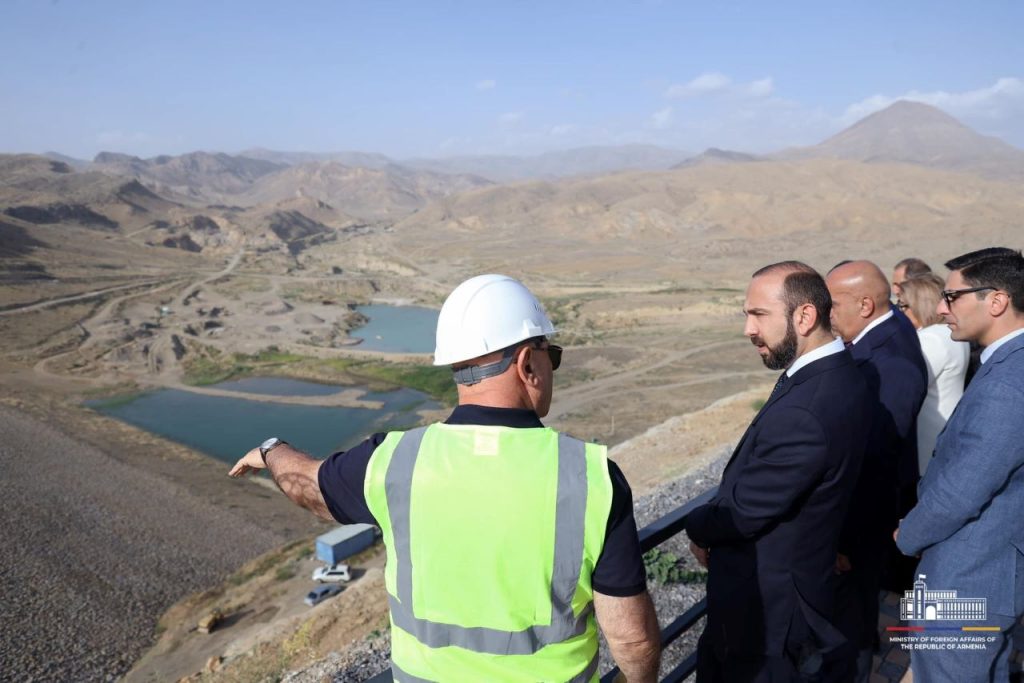 Foreign ministers of Armenia and France visit vedi, where reservoir is under construction. Photo: Armenian Ministry of Foreign Affairs