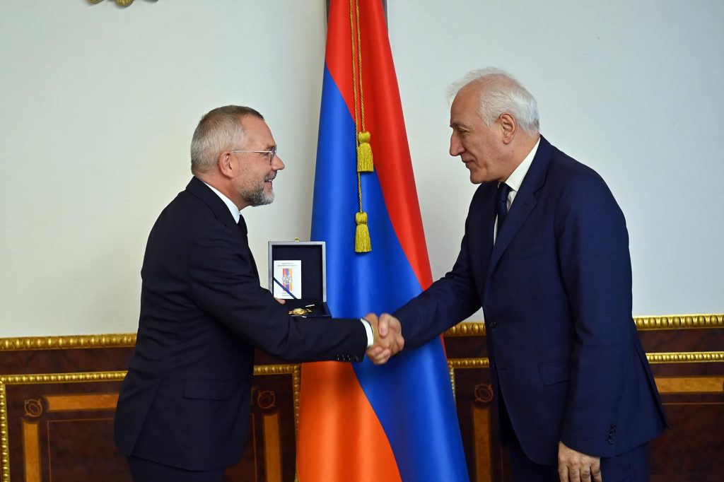 The president of Armenia awarded Michael Roth. Photo courtesy of the president's press service