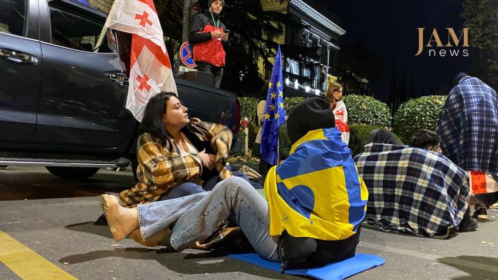 Протест перед госуниверситетом в Тбилиси