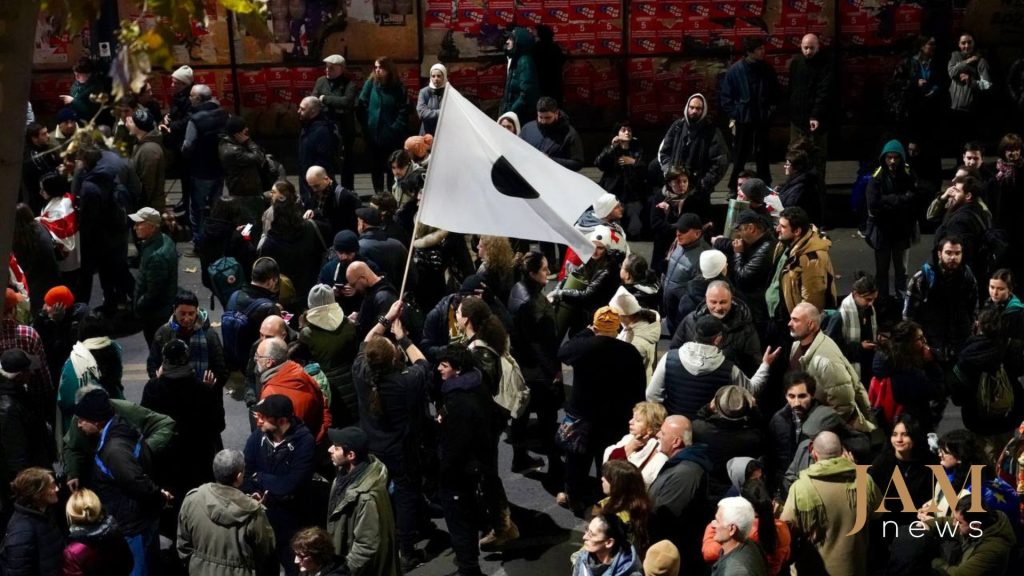 Protest rally, November 19

19 ნოემბერი, 21:00 სთ. საპროტესტო აქცია ინაცვლებს ჭავჭავაძის გამზირზე. ფოტო: დავით ფიფია/JAMnsew