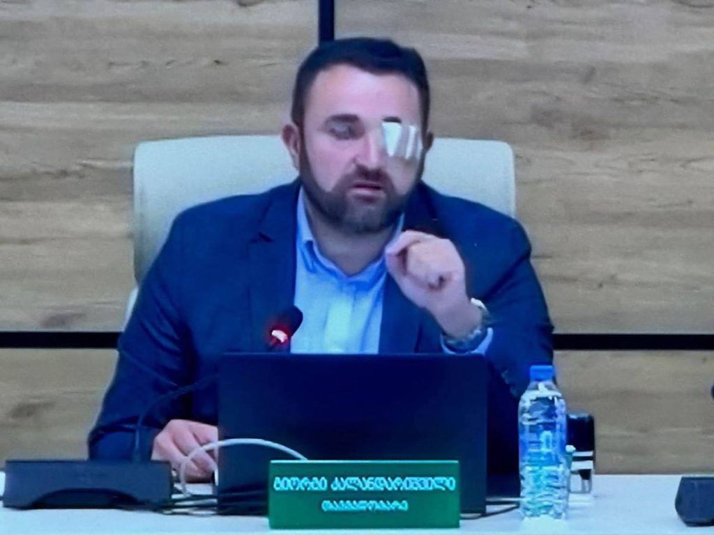 Giorgi Kalandarishvili resumed the CEC session wearing an eyepatch. 